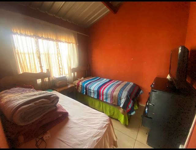 2 BEDROOM HOUSE FOR SALE IN PALM RIDGE EXT 2